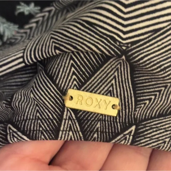 Roxy Pop Surf One Piece - L - Picture 9 of 11